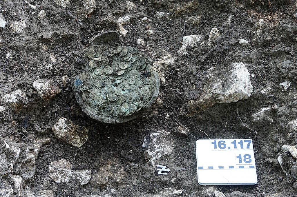 Cooperating detectorist finds rare hoard of Roman coins from Constantine's reign